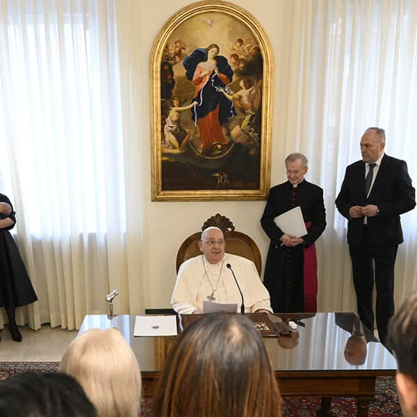 El Papa ha sido internado en el hospital para pruebas y tratamiento de bronquitis