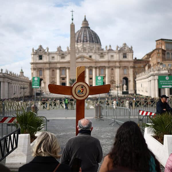 Catholics worldwide unite in prayer for pope’s health
