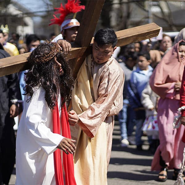 What are the 14 traditional Stations of the Cross?