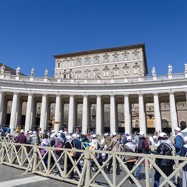 God’s mercy is for everyone; everyone needs healing, pope writes