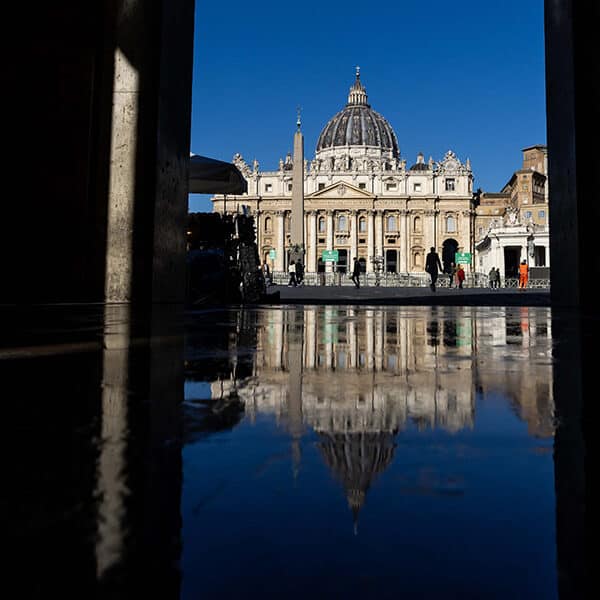 Jesus pursues brokenness to offer healing, pope’s catechesis says