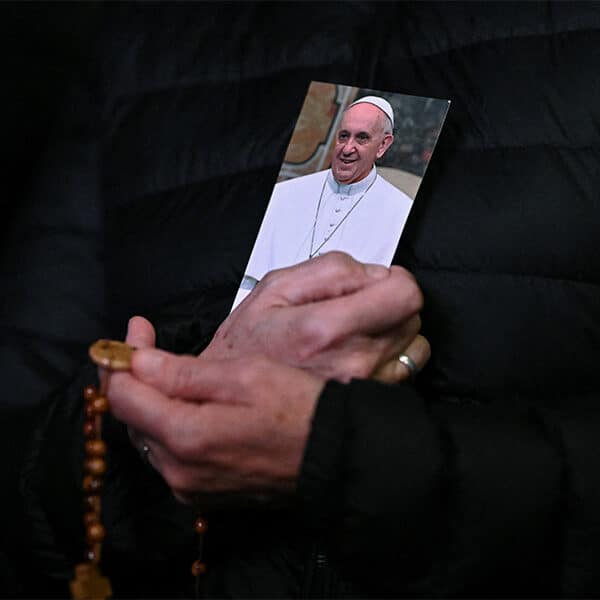 Pope marks Ash Wednesday in hospital, receiving ashes, Eucharist