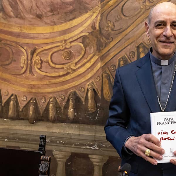 Poetry key to understanding Pope Francis, cardinal, speakers say