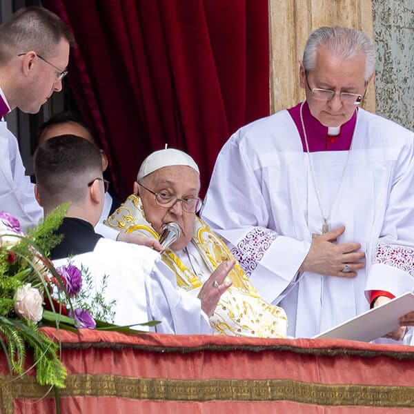 Pope on Easter: Jesus’ resurrection makes Christians pilgrims of hope