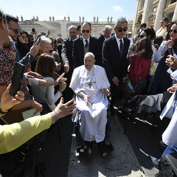 In final testament, pope asks for simple burial, prayed for peace