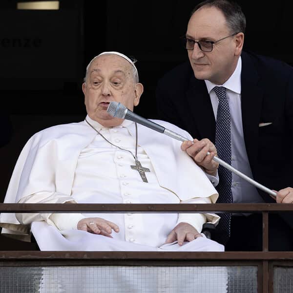 Pope dealt with breathing difficulty, abdominal surgery, mobility issues