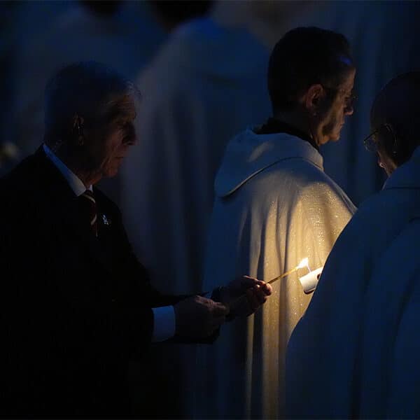 Christ’s light breaks through world’s darkness, pope says in vigil message
