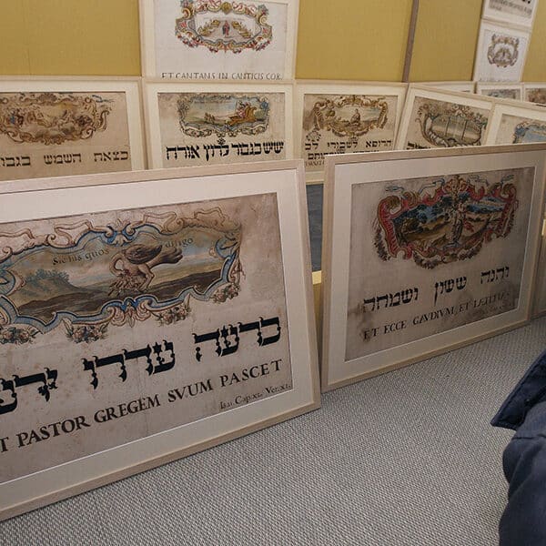Pope pledges strengthened dialogue with Jews