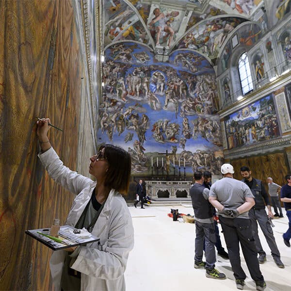 Creation, Last Judgment, stoves: Workers ready Sistine Chapel for conclave