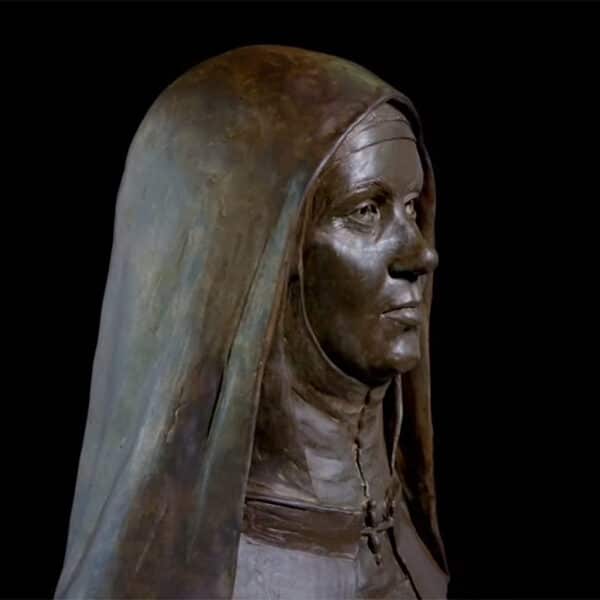 More than 90,000 pilgrims venerate the body of St. Teresa of Ávila