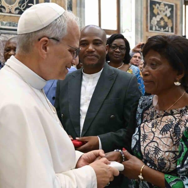 At audience with martyr’s mother, pope prays for peace in Congo