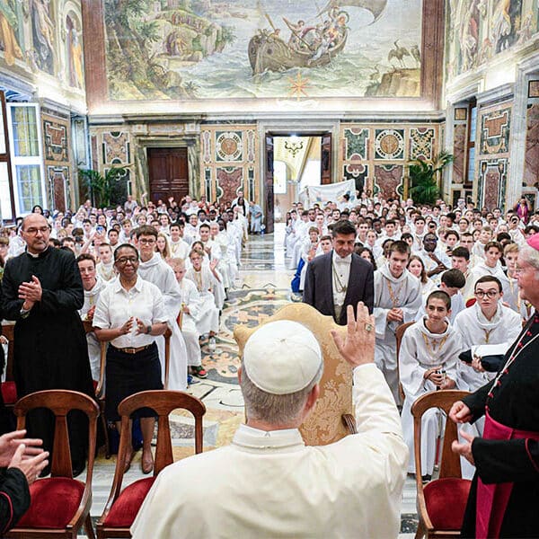 Joy, reverence are part of being an altar server, pope says