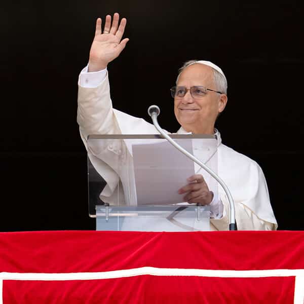 Pope prays world leaders recognize their responsibility for peace