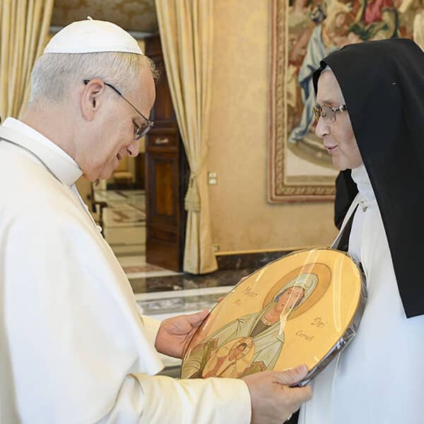 Pope praises women’s religious orders for courage, generosity