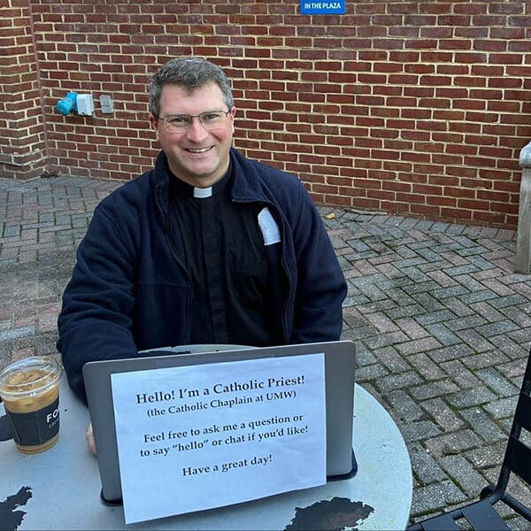 ‘Hello! I’m a Catholic Priest!’ How one coffee shop ministry attracts student seekers