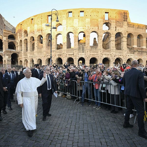 Political leaders have duty before God to end war, pope says at peace meeting