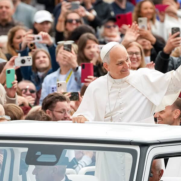 The risen Christ brings joy, hope along life’s journey, pope says
