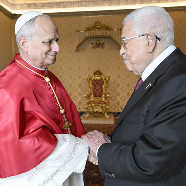 Pope welcomes Palestinian leader; discusses Gaza, peace