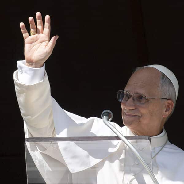 Pope offers prayers for the Philippines, peacemakers