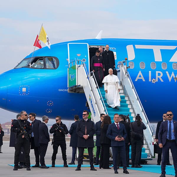 Pope arrives in Turkey giving thanks, preaching peace