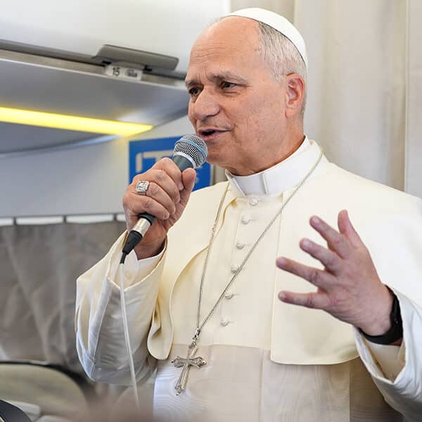 Holding inflight news conference, pope talks about peace in Gaza, Ukraine