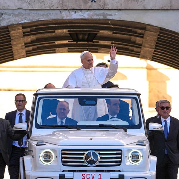 Faith in Christ’s constant presence revolutionizes lives, pope says