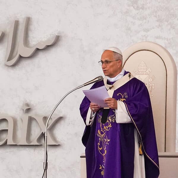 Choose the way of peace, pope says as he leaves Lebanon
