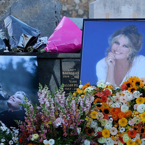 Hundreds bid ‘adieu’ to Brigitte Bardot at funeral in Saint-Tropez