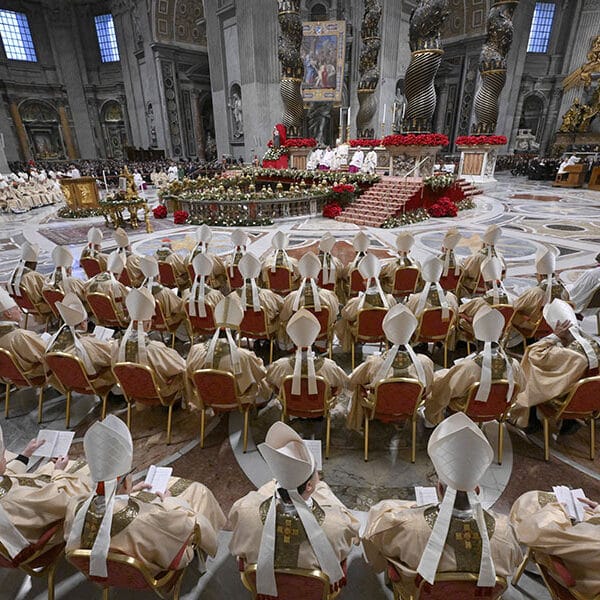 As consistory begins, so does symbolic transition from Francis to Leo
