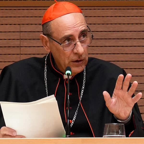 Cardinal Fernández warns against ‘ex cathedra’ condemnations online, urges humility