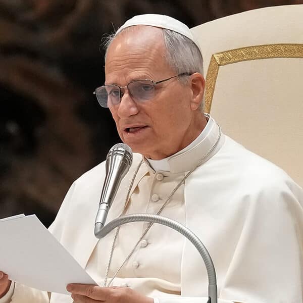 To know God, we must welcome Jesus’ humanity, pope says