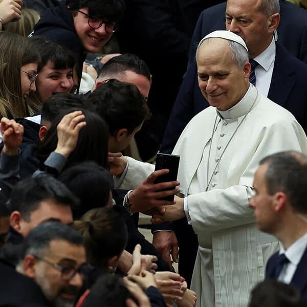 Pope embraces youth of Rome, tells them setting world ablaze requires a burning heart