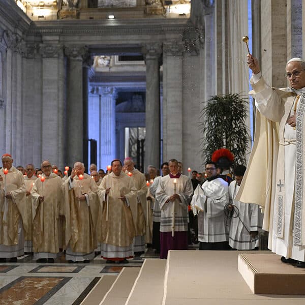 Pope praises religious for courageous witness serving the marginalized