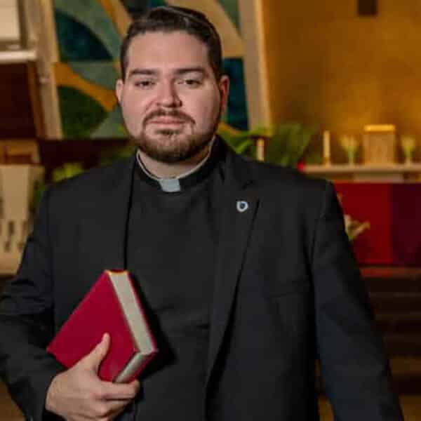 ¿Estamos los padres hispanos abiertos a que nuestros hijos sigan el llamado de Dios?