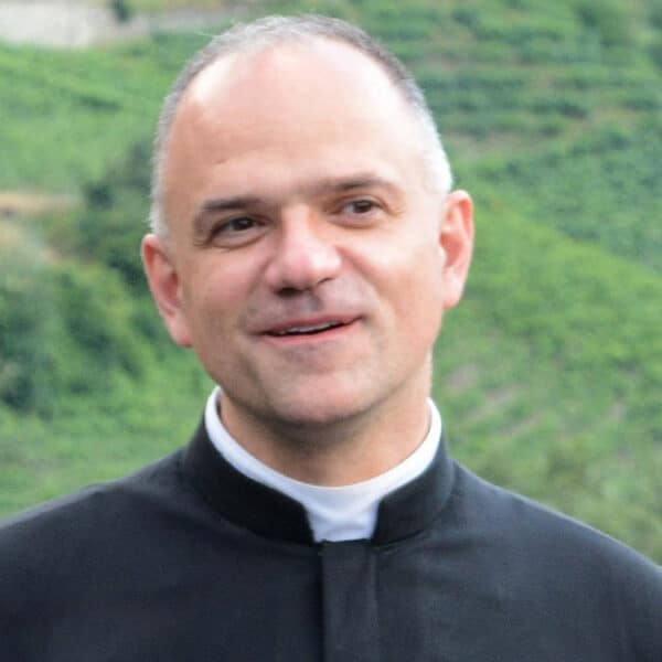 SSPX leader to meet Cardinal Fernández after announcing unauthorized bishop consecrations
