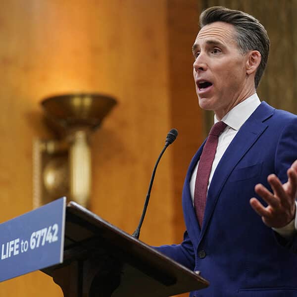 Sen. Hawley introduces bill to revoke FDA approval of abortion pill
