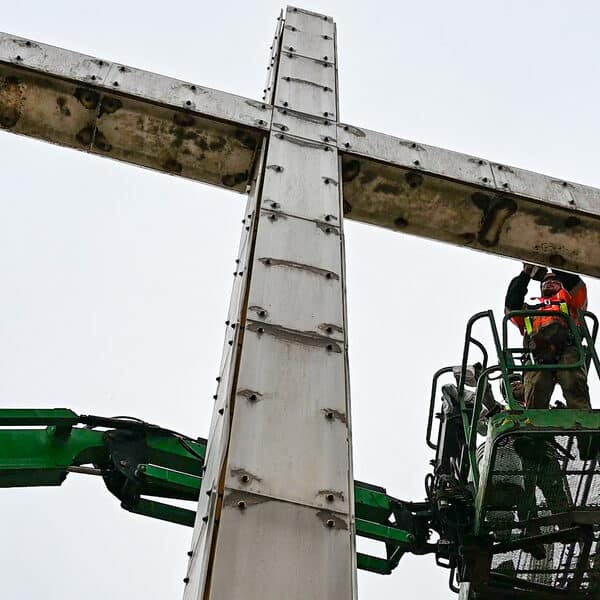 Crews restore cross that stood at Oriole Park during Pope John Paul II’s 1995 Baltimore Mass 