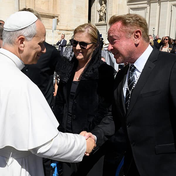 Lord of the Dance meets Shepherd of the Flock: Michael Flatley greets Pope Leo XIV at Vatican