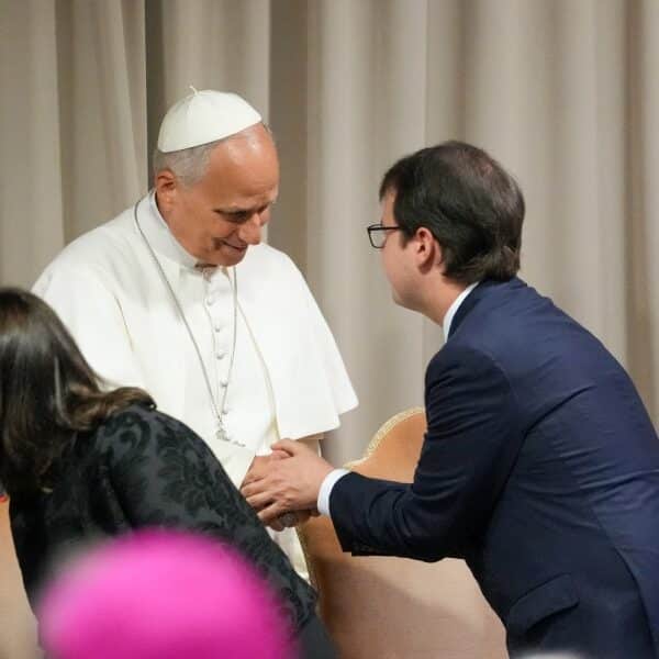 Pope urges humanity to build civilization of love in digital world