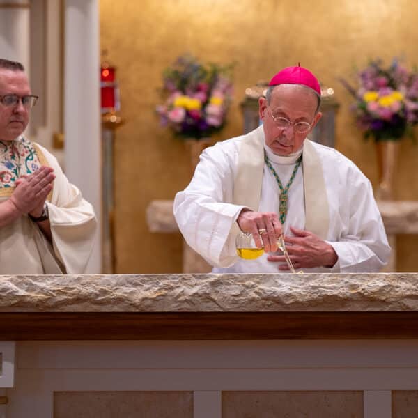 New altar focuses Fullerton faithful