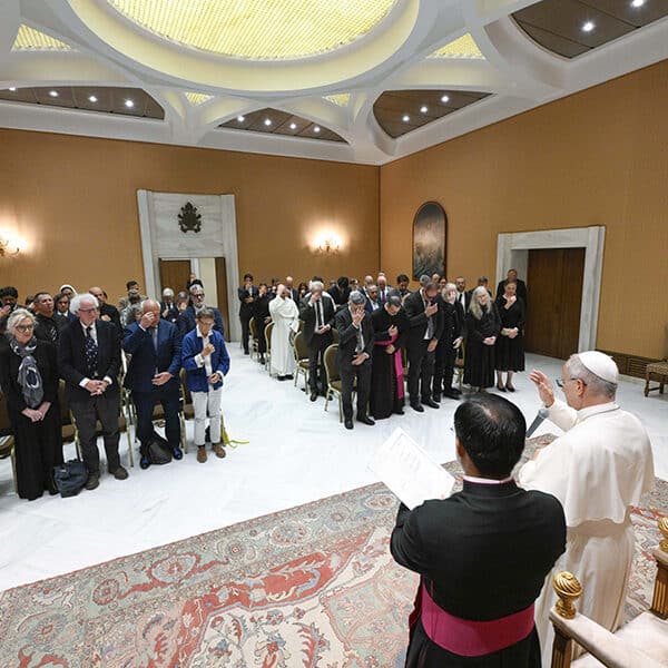 Pope Leo hosts Pulitzer Prize-winning authors at Vatican for discussion on power of written word