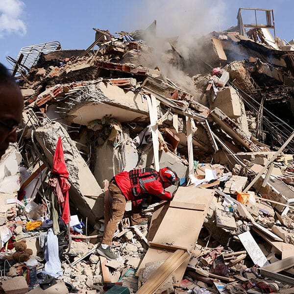 Pope Leo XIV calls for solidarity, prayers after deadly Venezuela quakes