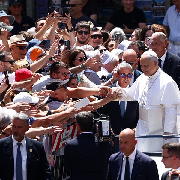Pilgrims flock to Castel Gandolfo for Pope Leo’s first summer Angelus